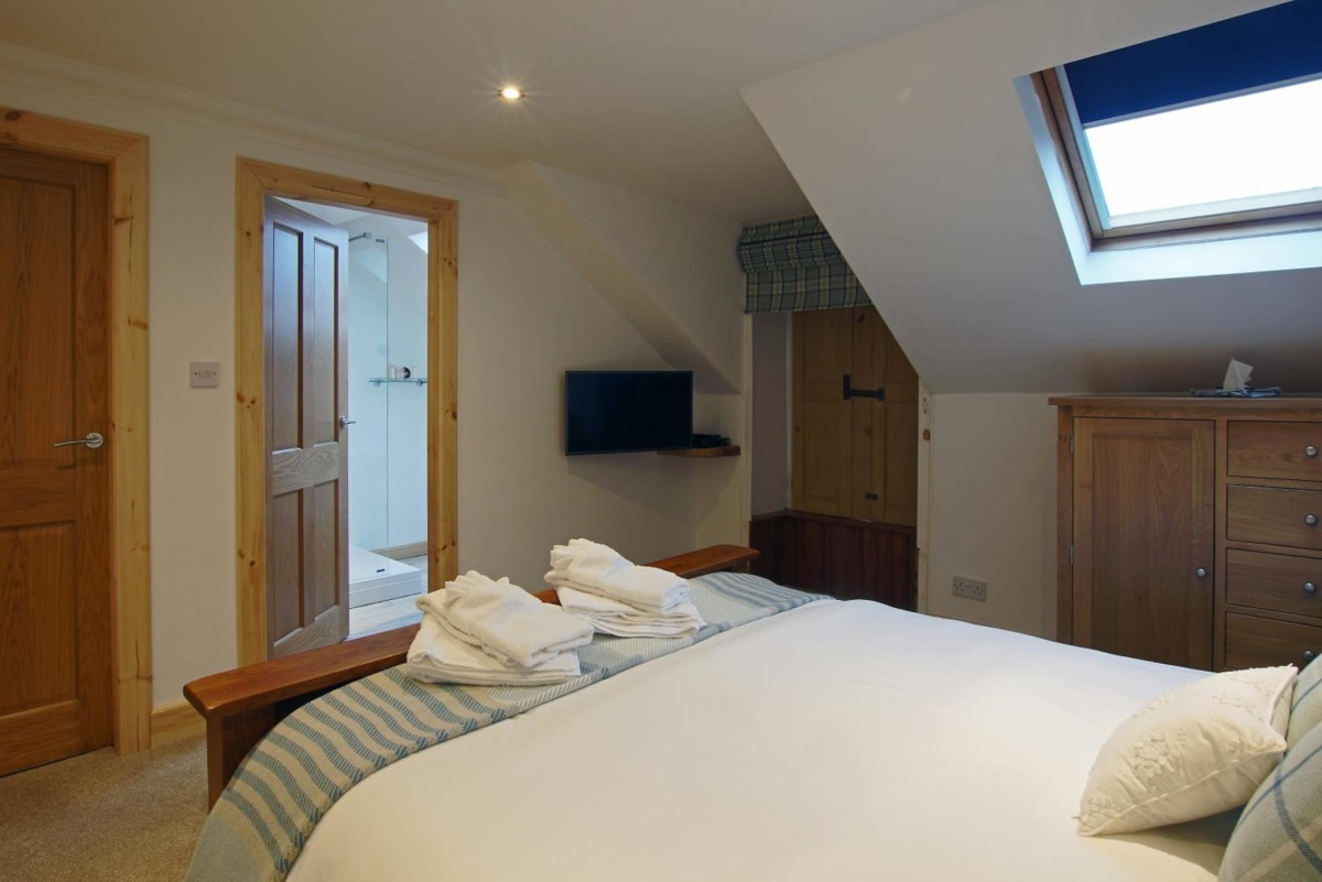 Apartments at Cameron Cottage in InverkipLuxury Property Overview