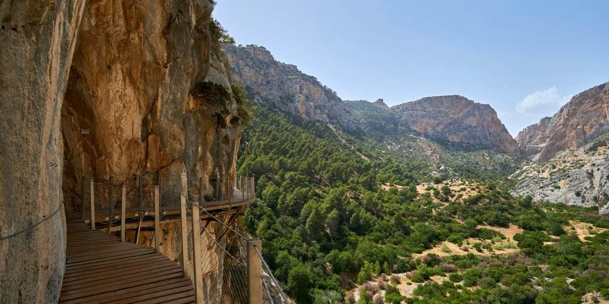 Pasarelas del Caminito del Rey en la pared del desfiladero