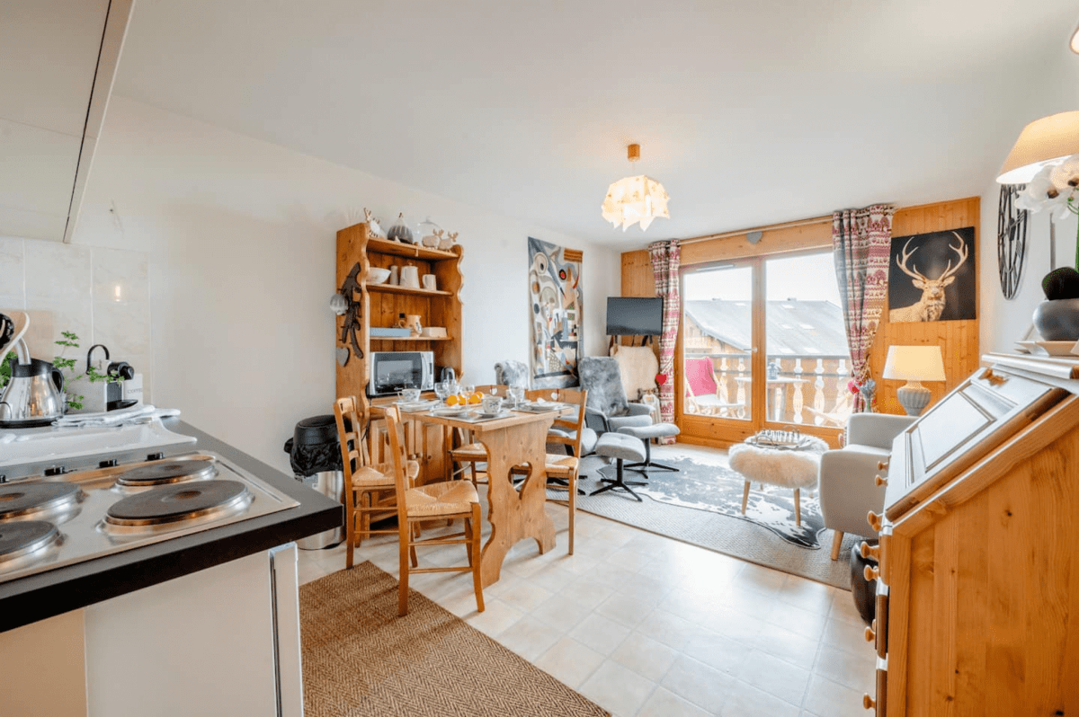 Cosy Alpine Style Apartment - Ski in, ski out | Ocean & Mountain Stays
