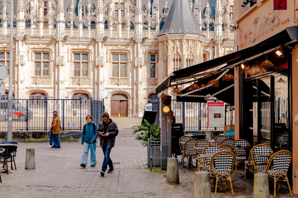Les Initiés brasserie bar hôtel