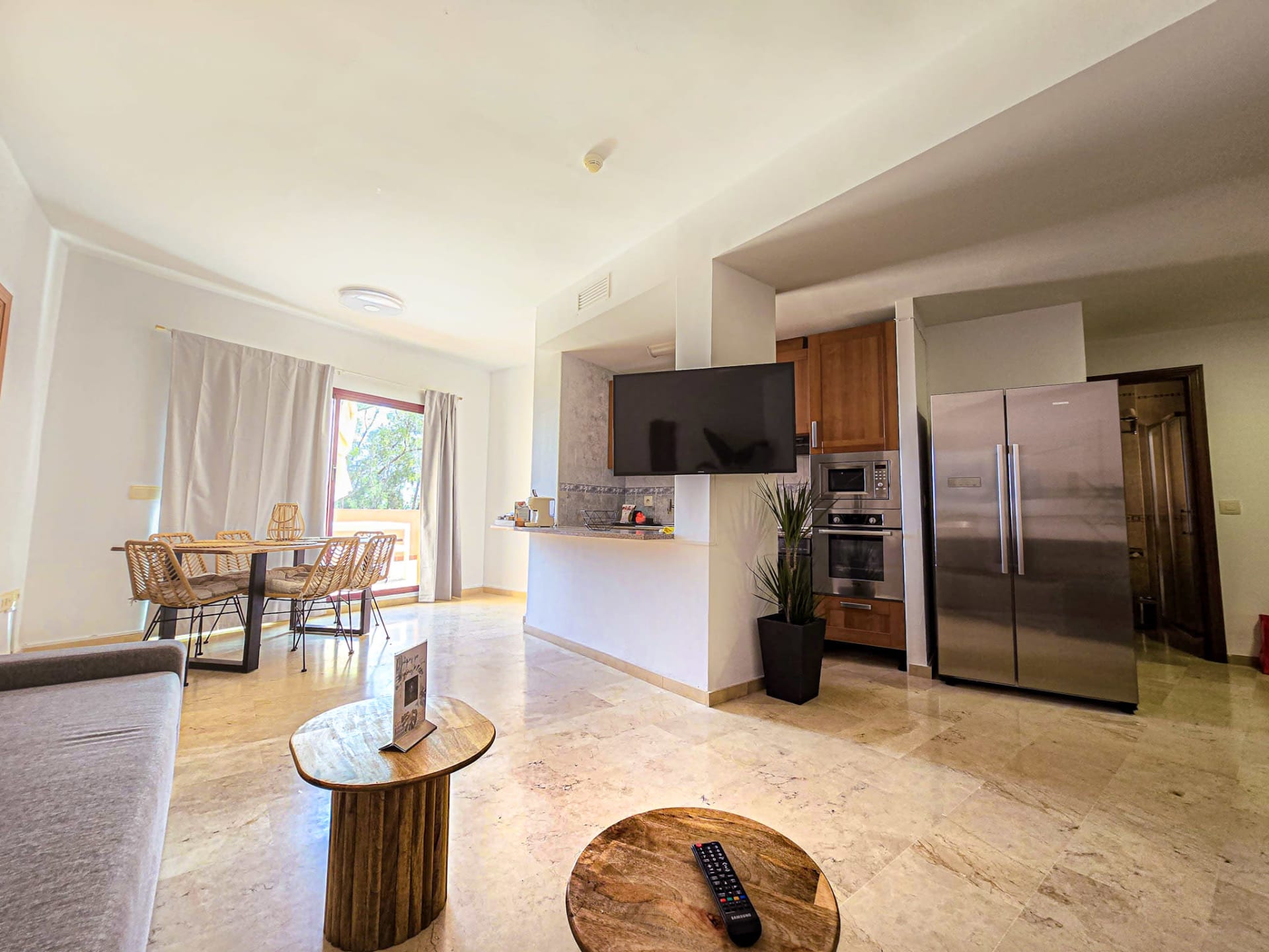 Salón y cocina de un apartamento