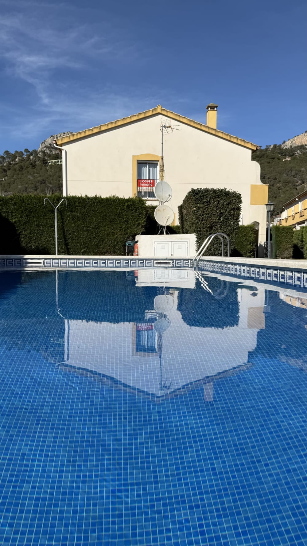 La Vela — Una casa amb ànima de mar, art a les parets i llum a tres façanes