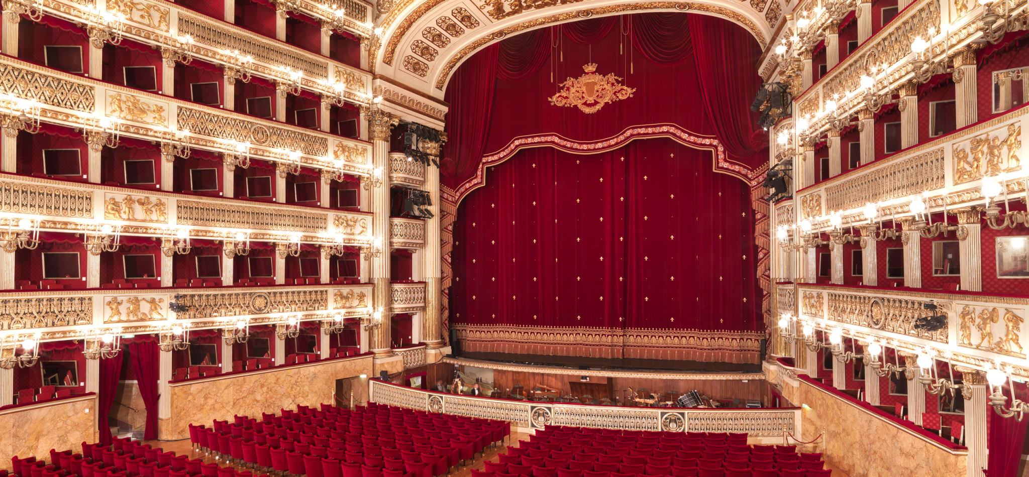 洋書 The San Carlo opera house 洋書 The San Carlo opera house The San Carlo Theatre in