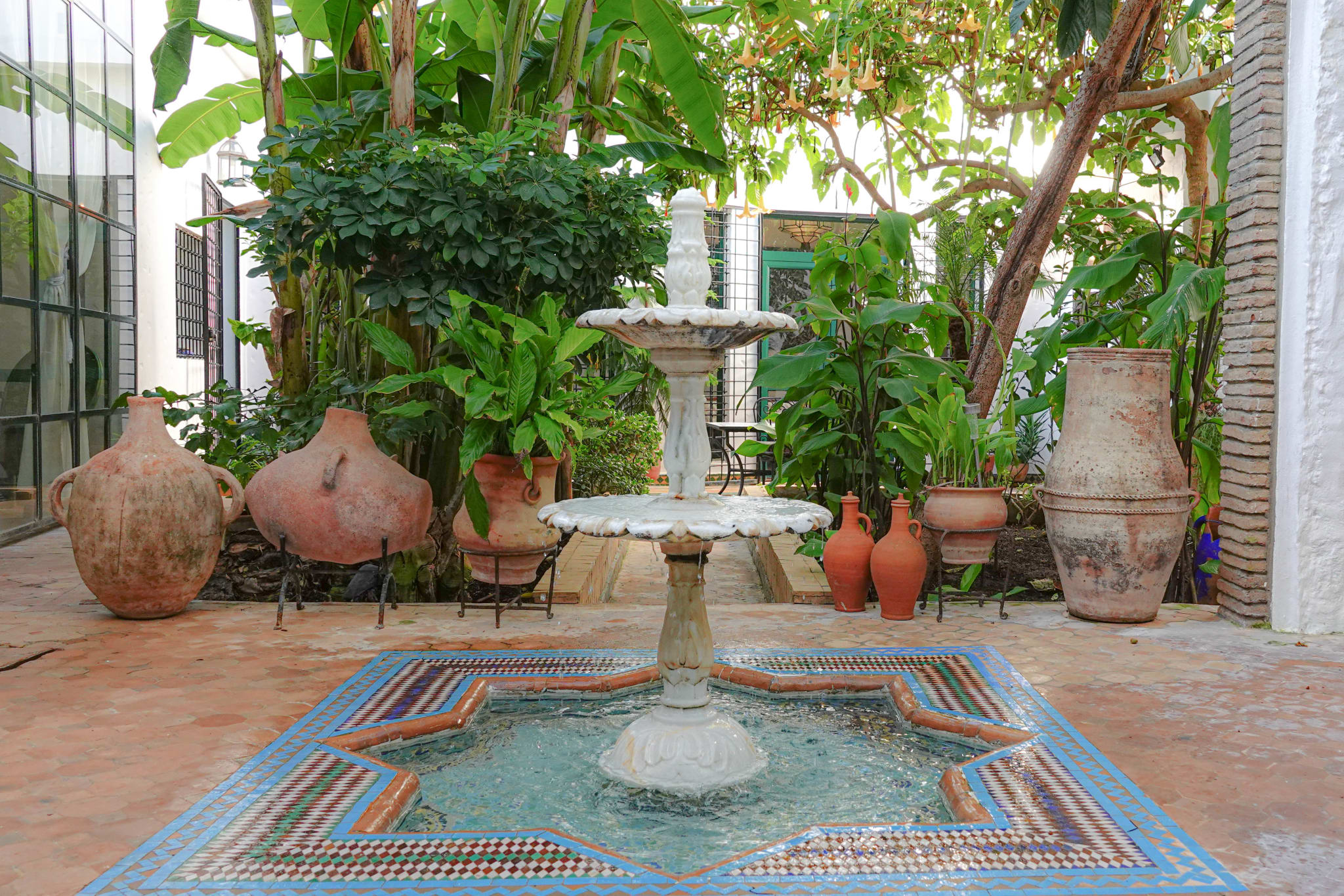 المسبح والفضاء الداخلي في Riad l'Oasis d'Asilah