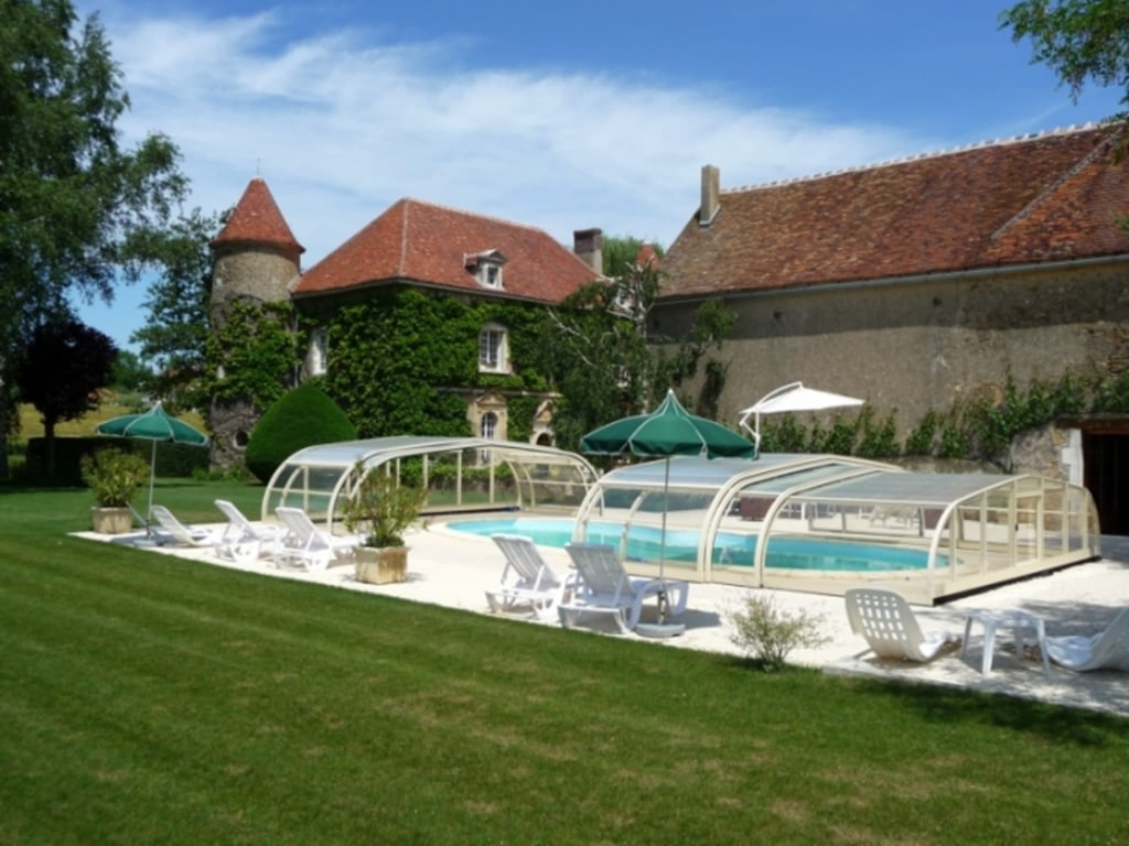 Castle Ribourdin: Luxury Guest Rooms — 89240 Chevannes