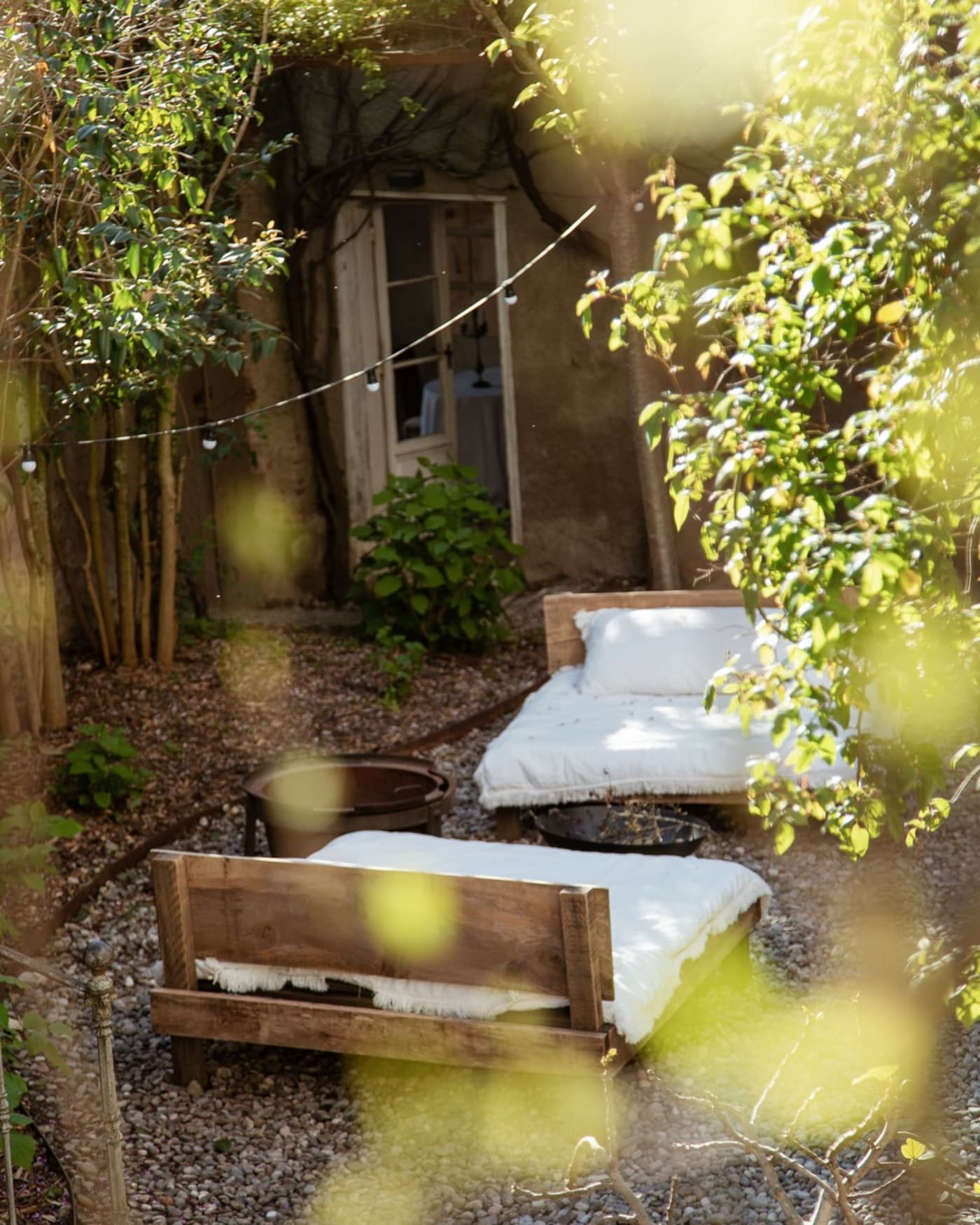 Camellas Lloret — garden seating and grounds