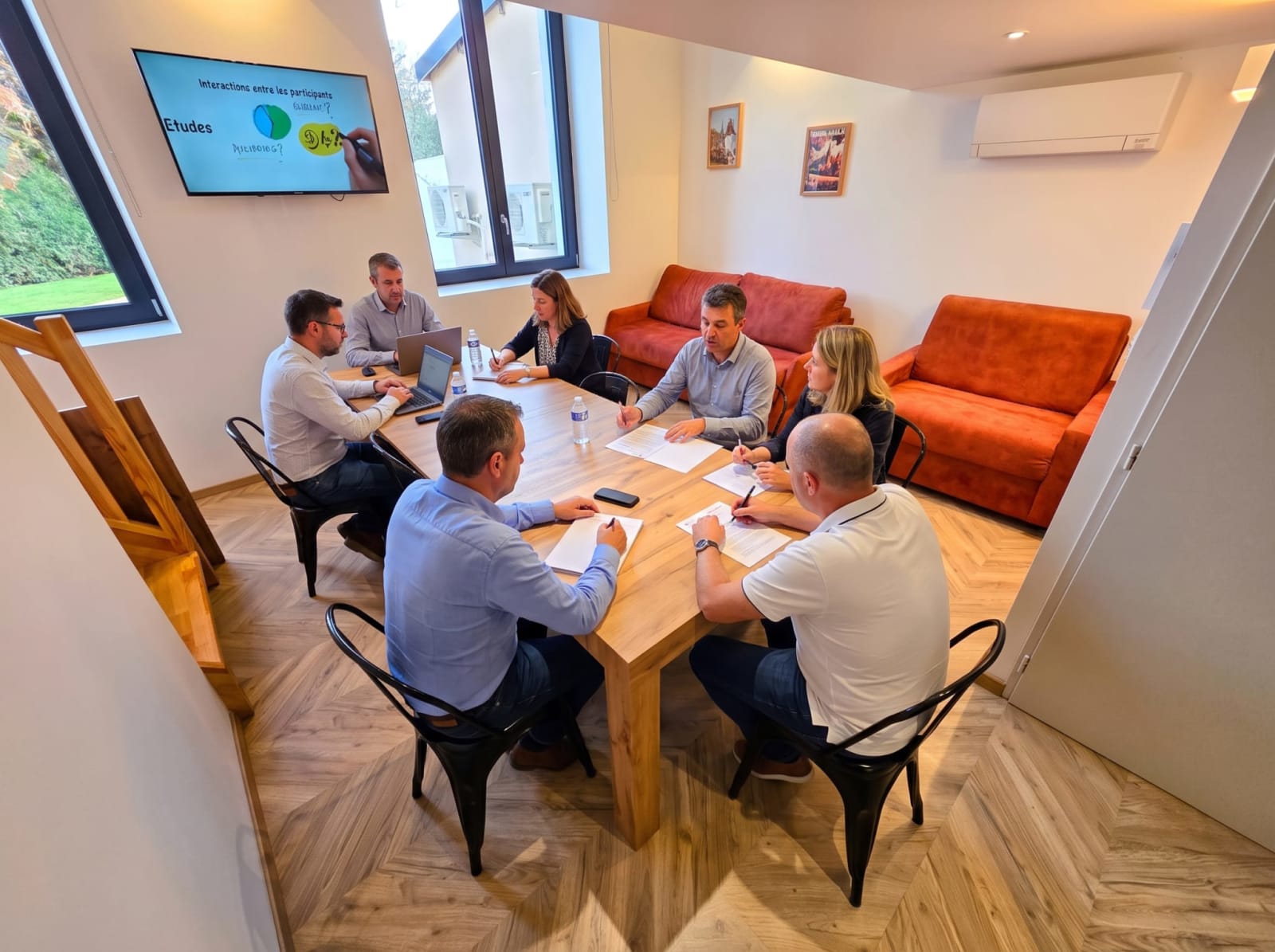 Petite salle de réunion pour 8 à 10 personnes