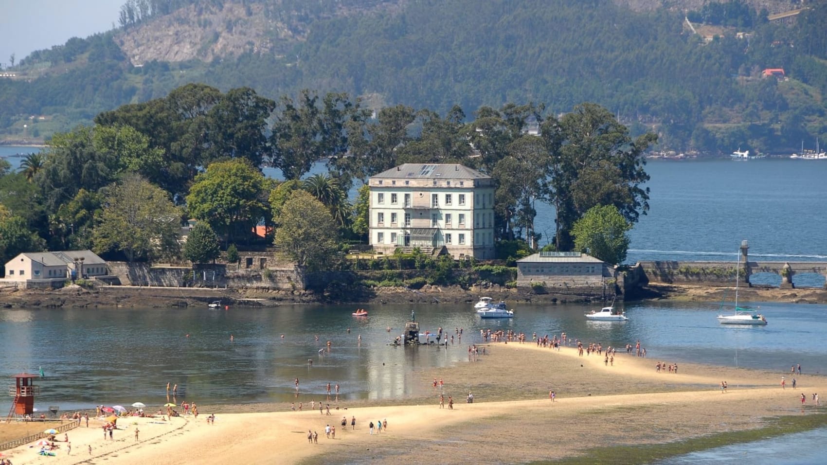 Visitas a la isla de San Simón en la Ría de Vigo