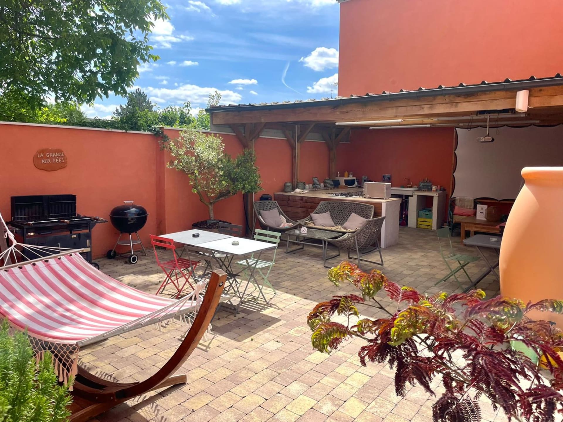 La Grange aux Fées — Patio bohème-chic avec barbecue et hamac à Amnéville