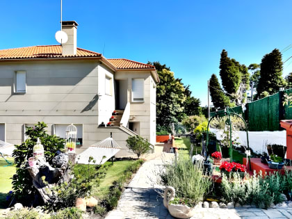 Casa Caeiro alojamiento con jardín y piscina cerca de Baiona