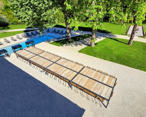 Extérieurs et piscine à La Fabrique des Ducs