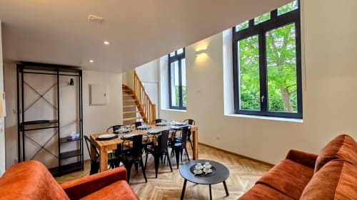 Salon et escalier de l’appartement La Mezzanine by Vindihouses