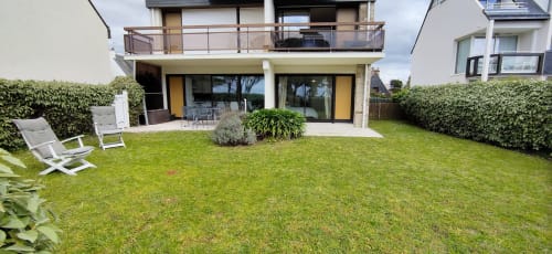 Appartement moderne avec vue mer à Mer et Maisons, La Trinité sur Mer, jardin aménagé, terrasse et accès direct