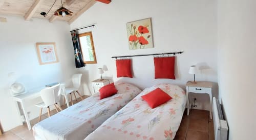 Poppy room at Les Gites de Campardon, Monties - twin beds with red accents and garden view