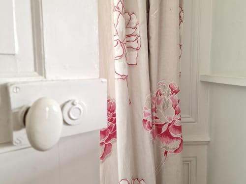 Cream curtains with red floral pattern in Liberté Apartment at Villa République Normandie, Caen