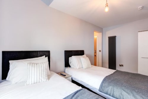 east midlands hotel and parking
