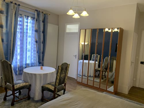 Chambre Aiguemarine du Gîte des Sources du Domaine d'Auxonnettes