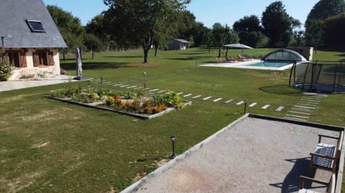 Le Domaine du Verger en Auge : gîte avec piscine chauffée, jardins, trampoline et parc en Normandie