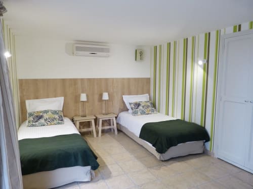 Twin bedroom with green accents at Villa Thébaïde, Laudun L'Ardoise, featuring striped wallpaper and garden view