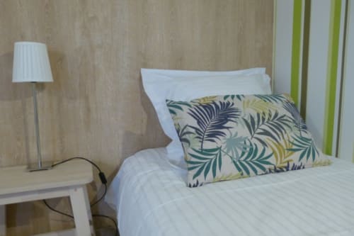 Bambou room at Villa Thébaïde with white bedding, tropical patterned pillow, and garden view in Laudun
