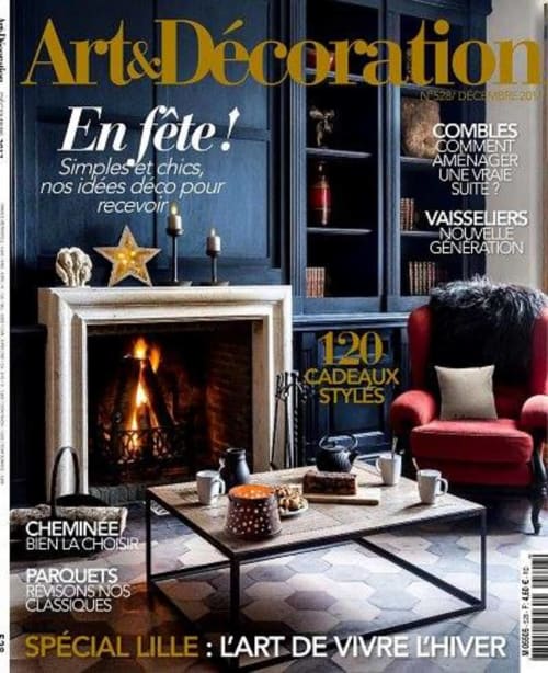 Arts&Décoration Magazincover mit festlicher Weihnachtsdeko, Kamin und rotem Sessel
