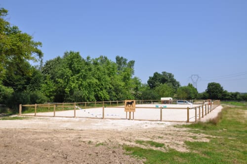 Paddock avec chevaux à la ferme-gîte Ferme Passion à Saint-Trivier-sur-Moignans, France