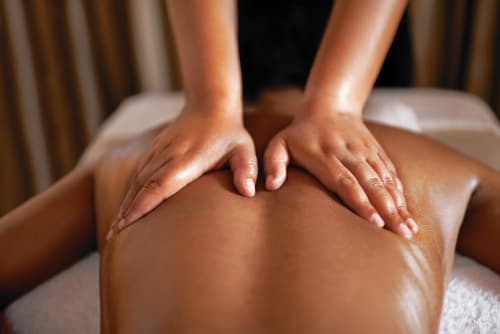 Professional massage therapy session at Au Château De Villelongue spa in Villelongue-d'Aude