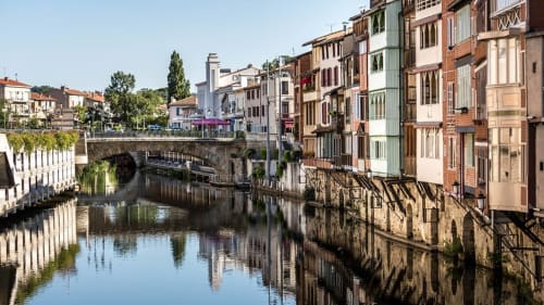 Charmante bourgade au bord de l'eau se trouvant à Castres à quelques kilométres des Cammazes