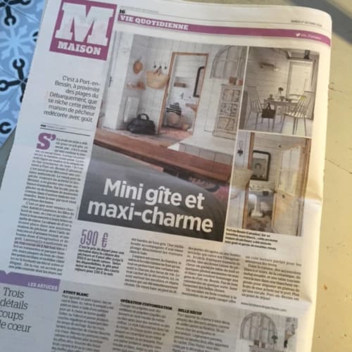 Magazinartikel über Les Filles du Bord de Mer, ein Boutique-Hotel in Port-en-Bessin mit stilvollen, kleinen Zimmern