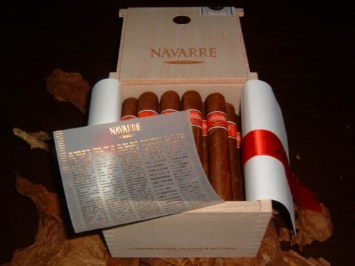 Coffret de cigares Navarre avec cigares cubains et documentation au Château de Baylac