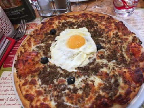 A pizza from the Villa des Roses
