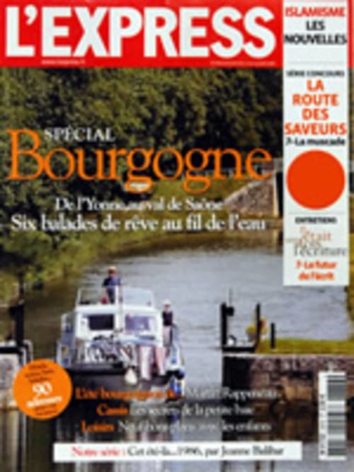 L'Express-magazinekaft over de regio Bourgondië met een rivierboot voor cruises in de buurt van Autun