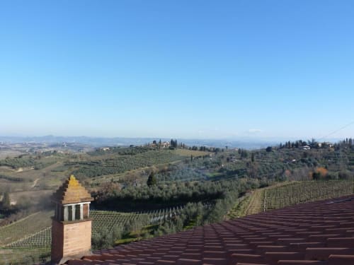 Vista della campagna toscana dalla B&B I Coppi a San Gimignano con vigneti e colline ondulate