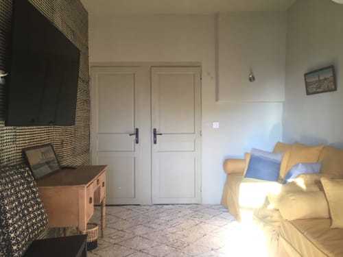 Le Mas Saint Martin villa in Ollioules with mountain view, featuring cream sofa, double doors, and terracotta furniture