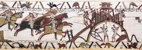 Scène de bataille médiévale de la Tapisserie de Bayeux avec chevaux et soldats, œuvre historique normande