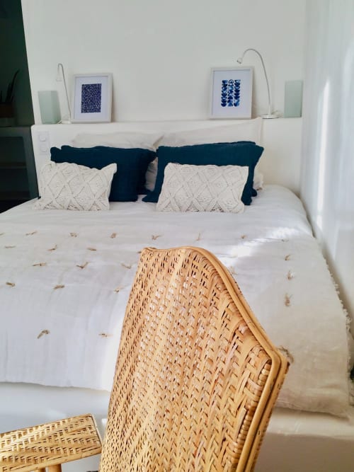 Bright bedroom at Saint Martin B&B in Ollioules with white bedding, navy pillows, and coastal decor