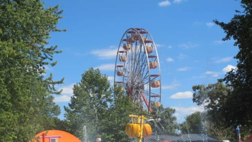 Ferris wheel and carnival rides at Les gîtes des châteaux amusement park in Vallières-les-Grandes