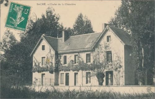 Chalet de la Chèvrière à Saché, charmant gîte français entouré de grands pins
