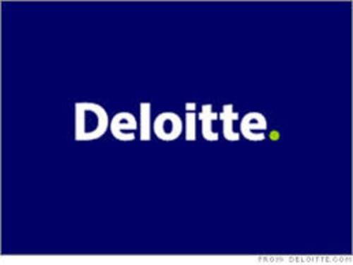 Deloitte-Logo auf dunkelblauem Hintergrund