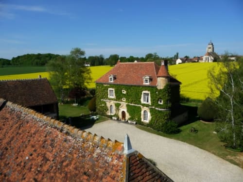Château de Ribourdin et Eglise de Chevannes dans l'Yonne en Bourgogne