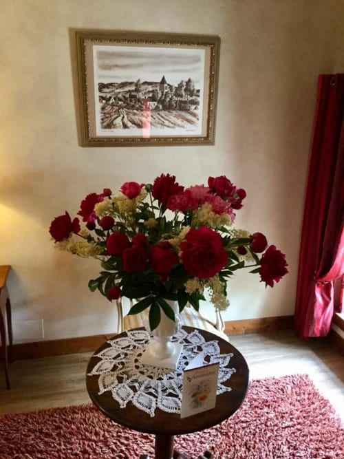 A bouquet with flowers from the garden for a romantic stay in Burgundy