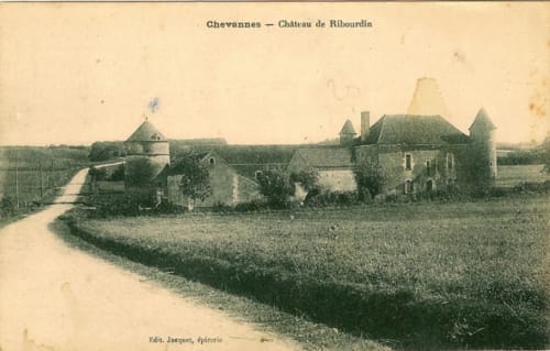 Carte Postale historique du Château de Ribourdin situé à Chevannes dans l'Yonne