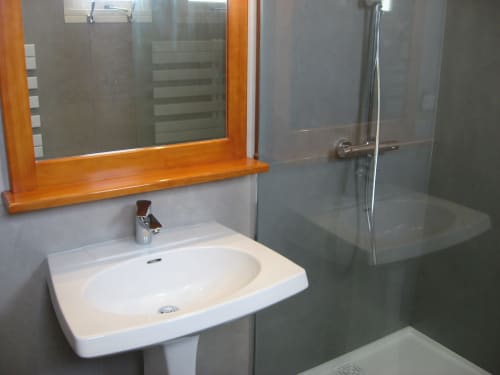 Salle de bains grande douche gîte les Dunes Saint-Jean-de-Monts