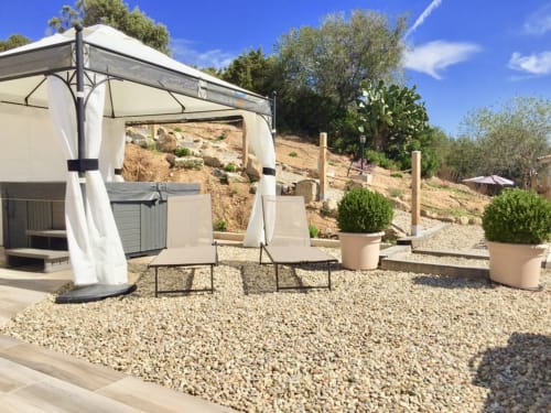 Villas Marincelu outdoor seating area with white pergola, loungers, and Mediterranean garden in Serra di Ferro