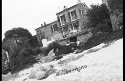 Hôtel Villas Marincelu à Serra di Ferro, Porto Pollo, bâtiment en pierre avec paysage méditerranéen sur plage de sable