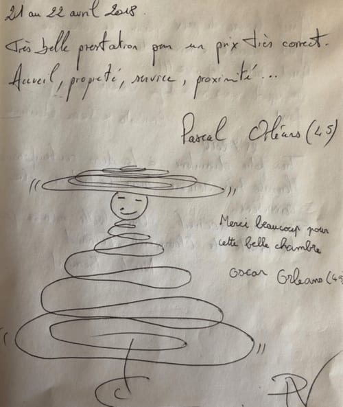 Note manuscrite française avec croquis ovale empilé, message d'hôtes de La Tour Grégoire d'avril 2018