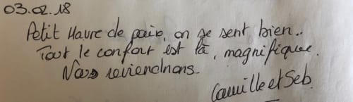 Note manuscrite d'un client louant le gîte La Tour Grégoire à Clermont-Ferrand pour son confort et son accueil