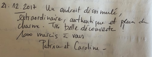 Note manuscrite d'un client à La Tour Grégoire B&B à Clermont-Ferrand, France, félicitant l'accueil charmant