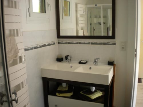 Chambre Les Bambous salle de bain privative Moulin Garnier Vernou sur Brenne