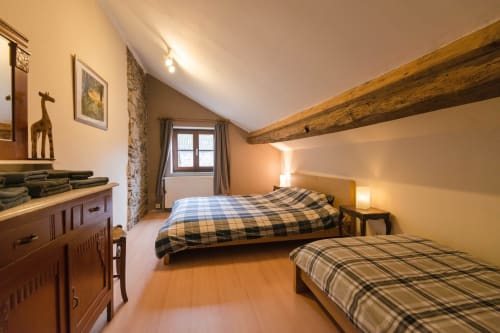 chambre 3 personnes, salle de bain privée